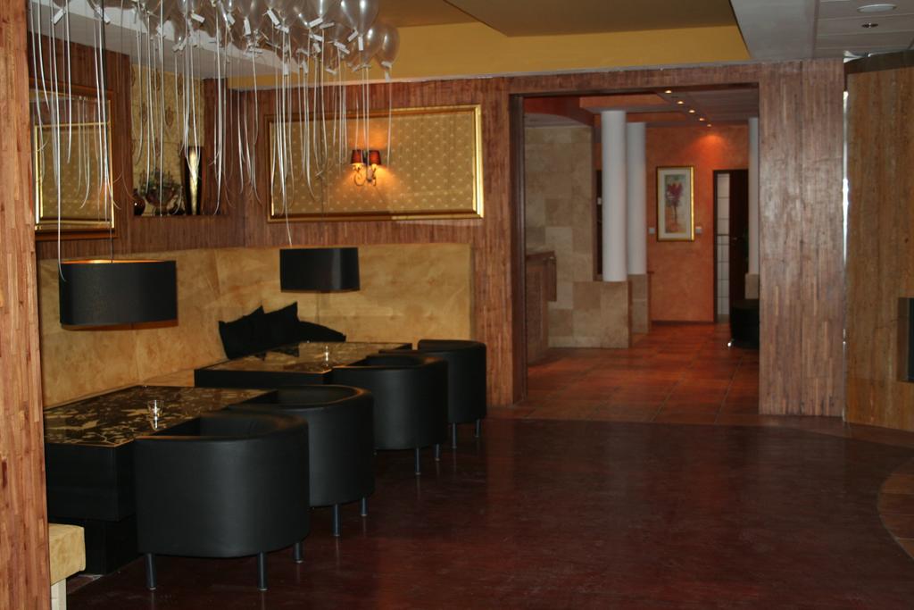 Hotel Tenishouse Marki  Exterior foto