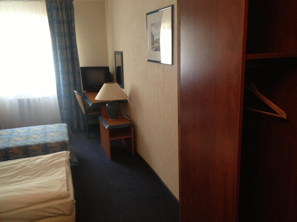 Hotel Tenishouse Marki  Quarto foto