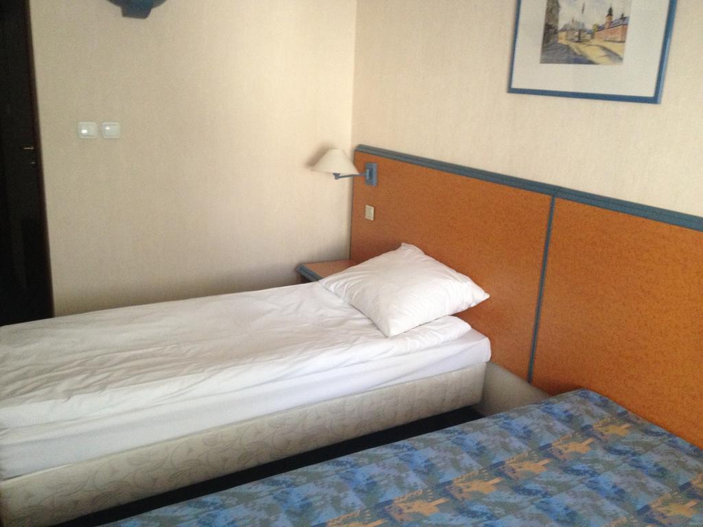 Hotel Tenishouse Marki  Quarto foto